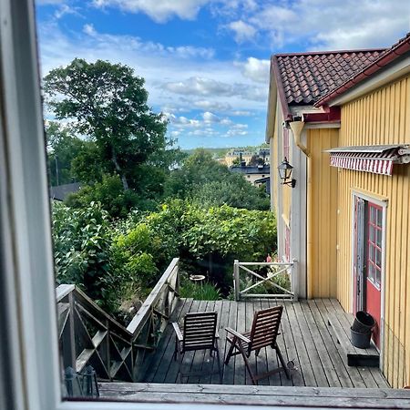 Gaesthus Med Utsikt Oever Drottningholms Slott Экстерьер фото