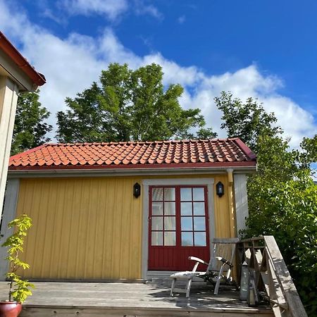 Gaesthus Med Utsikt Oever Drottningholms Slott Экстерьер фото