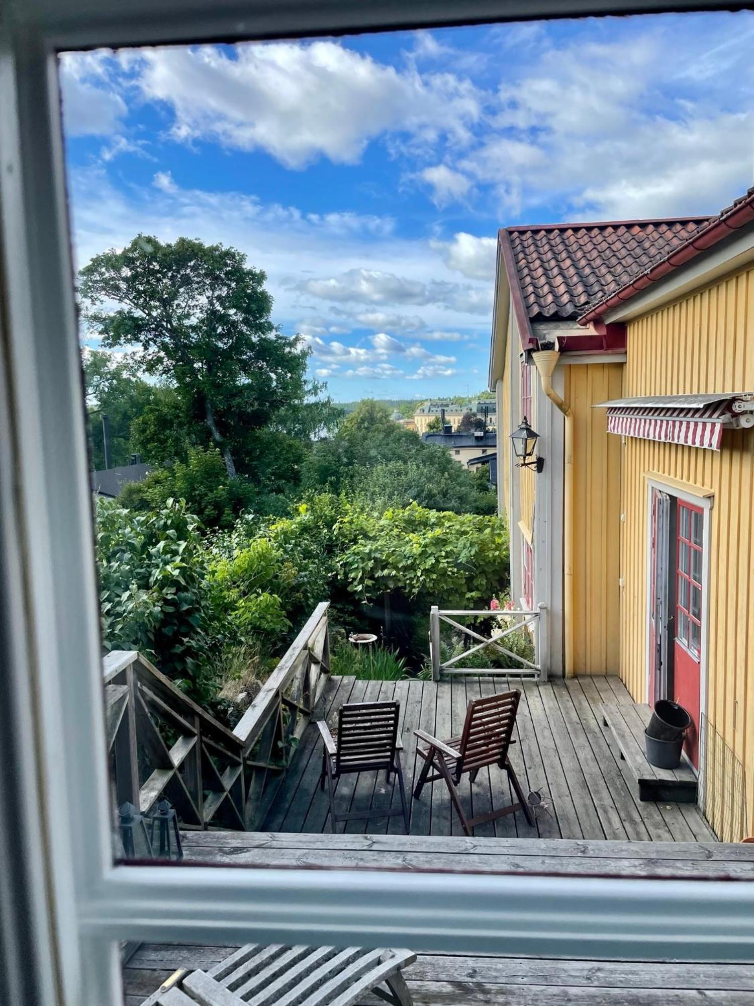 Gaesthus Med Utsikt Oever Drottningholms Slott Экстерьер фото