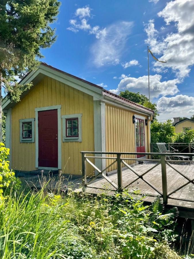 Gaesthus Med Utsikt Oever Drottningholms Slott Экстерьер фото