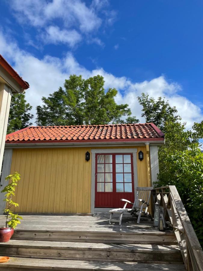 Gaesthus Med Utsikt Oever Drottningholms Slott Экстерьер фото